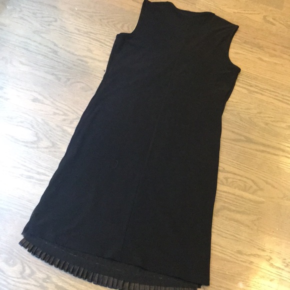 Ruffle and gemstone black midi dress - Picture 8 of 9